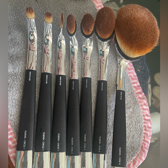 SOLD—Artis Fluenta/Elite brush lot - Picture 3 of 8